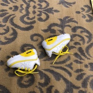 Nike x Undefeated Sz 2 Smoke Free Yellow/White.